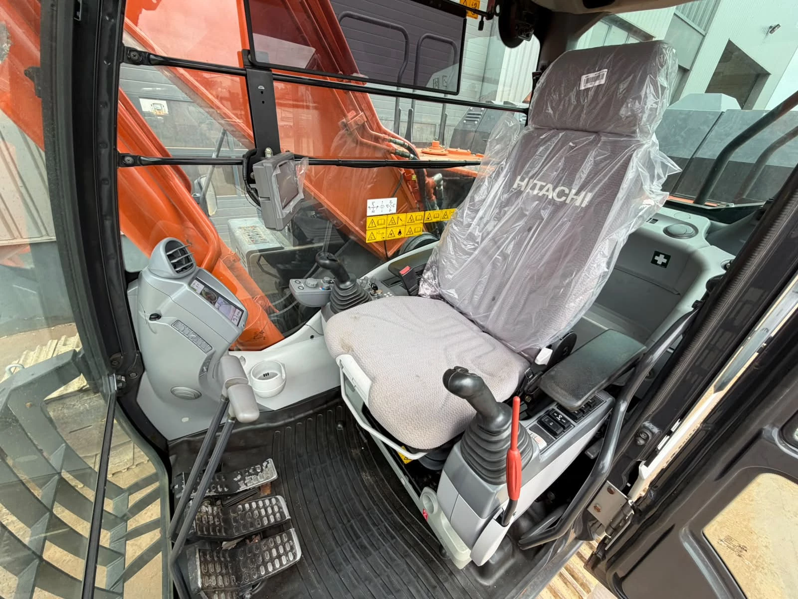 Hitachi ZX300LCN-6 2019 изображение 20