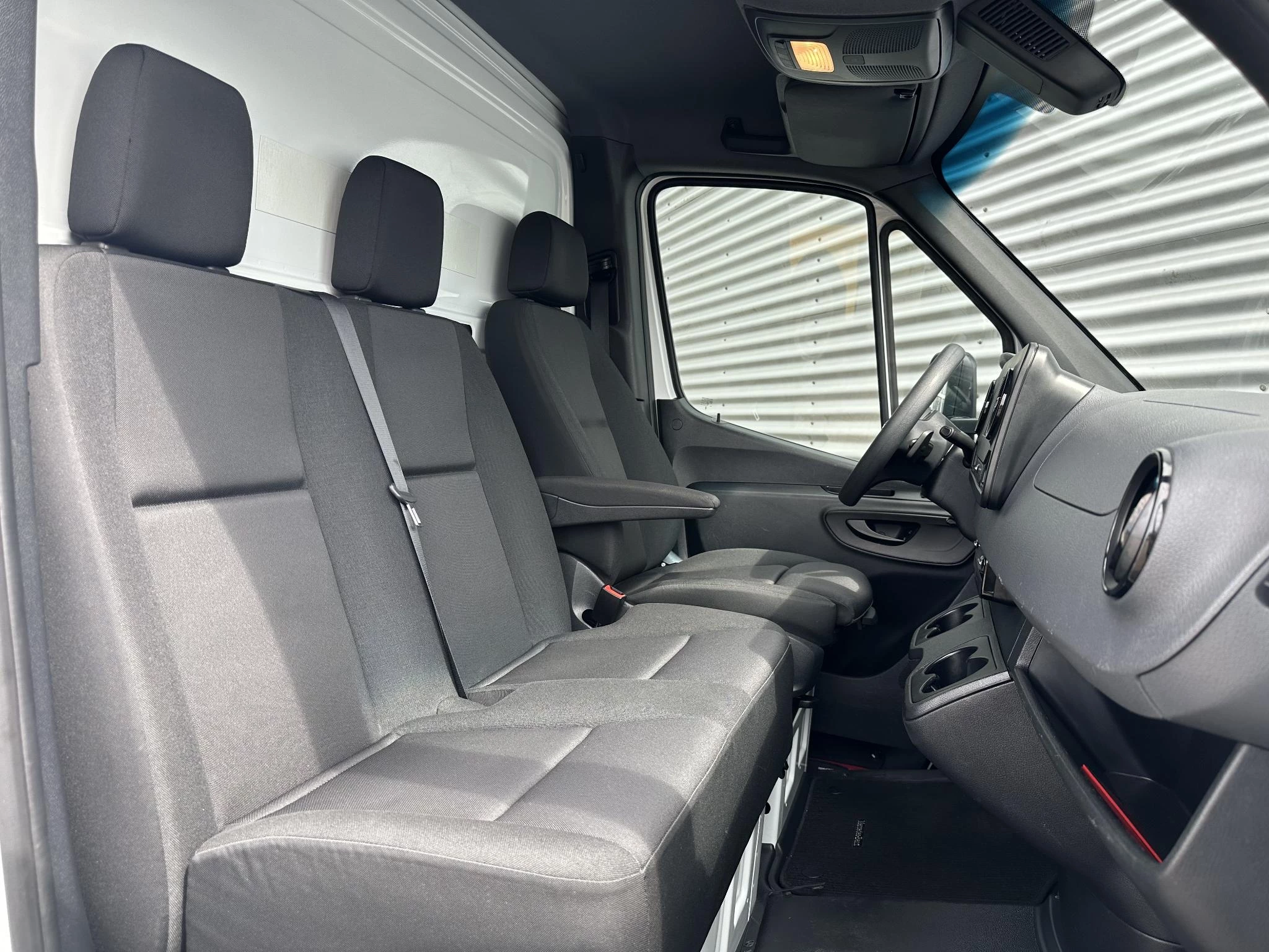 Mercedes-Benz Sprinter 2024 - 317 CDI Bakwagen Laadklep Automaat Airco Apple afbeelding 3