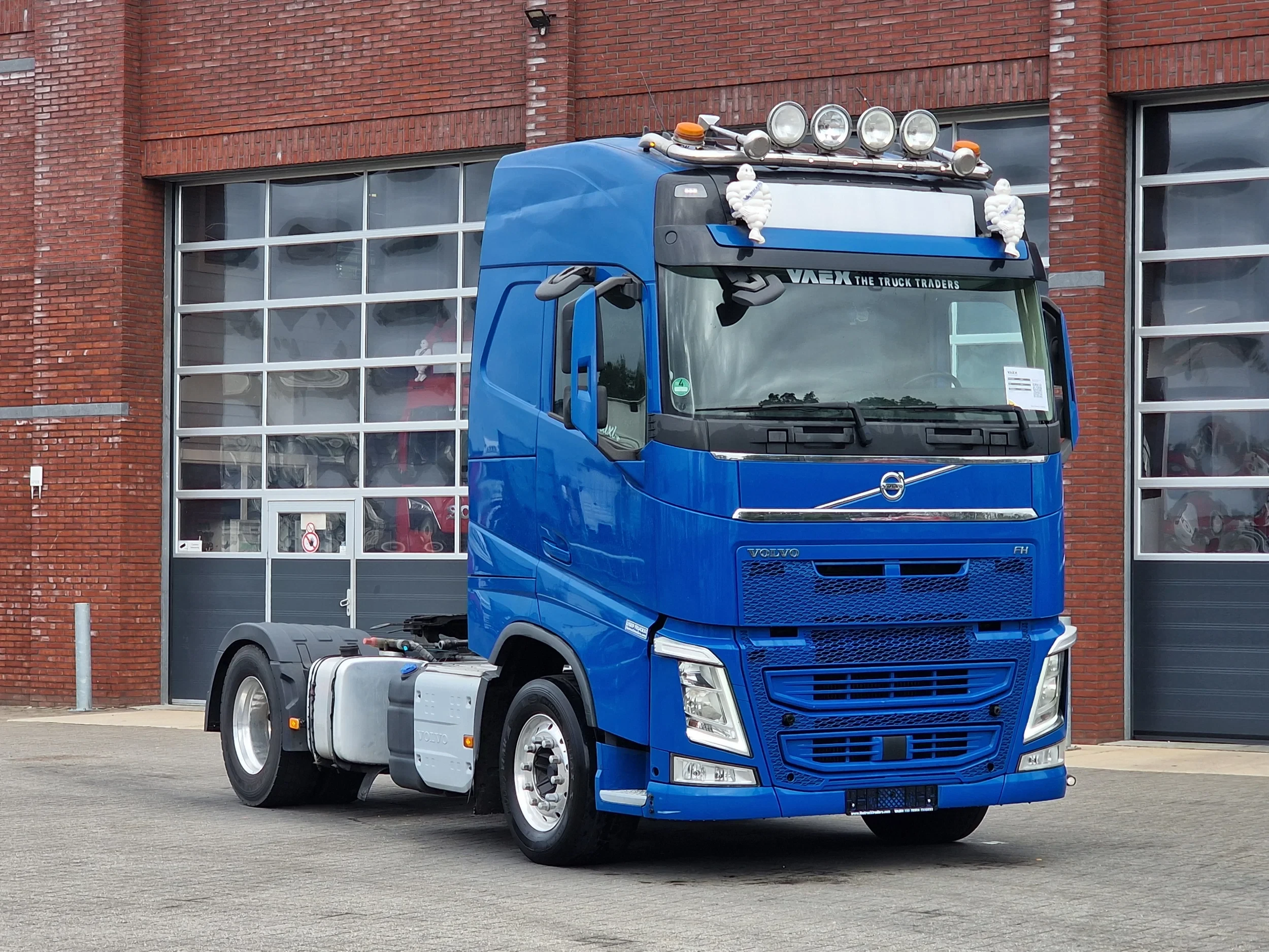 Volvo FH 2018 - 13.500 Globetrotter 4x2 - PTO/Hydraulic - Navi - Alloy wheels - Fridge afbeelding 1