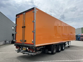 Schmitz Cargobull / SOR Iberica 2015 - / Isolated Box / Loadlift изображение 2