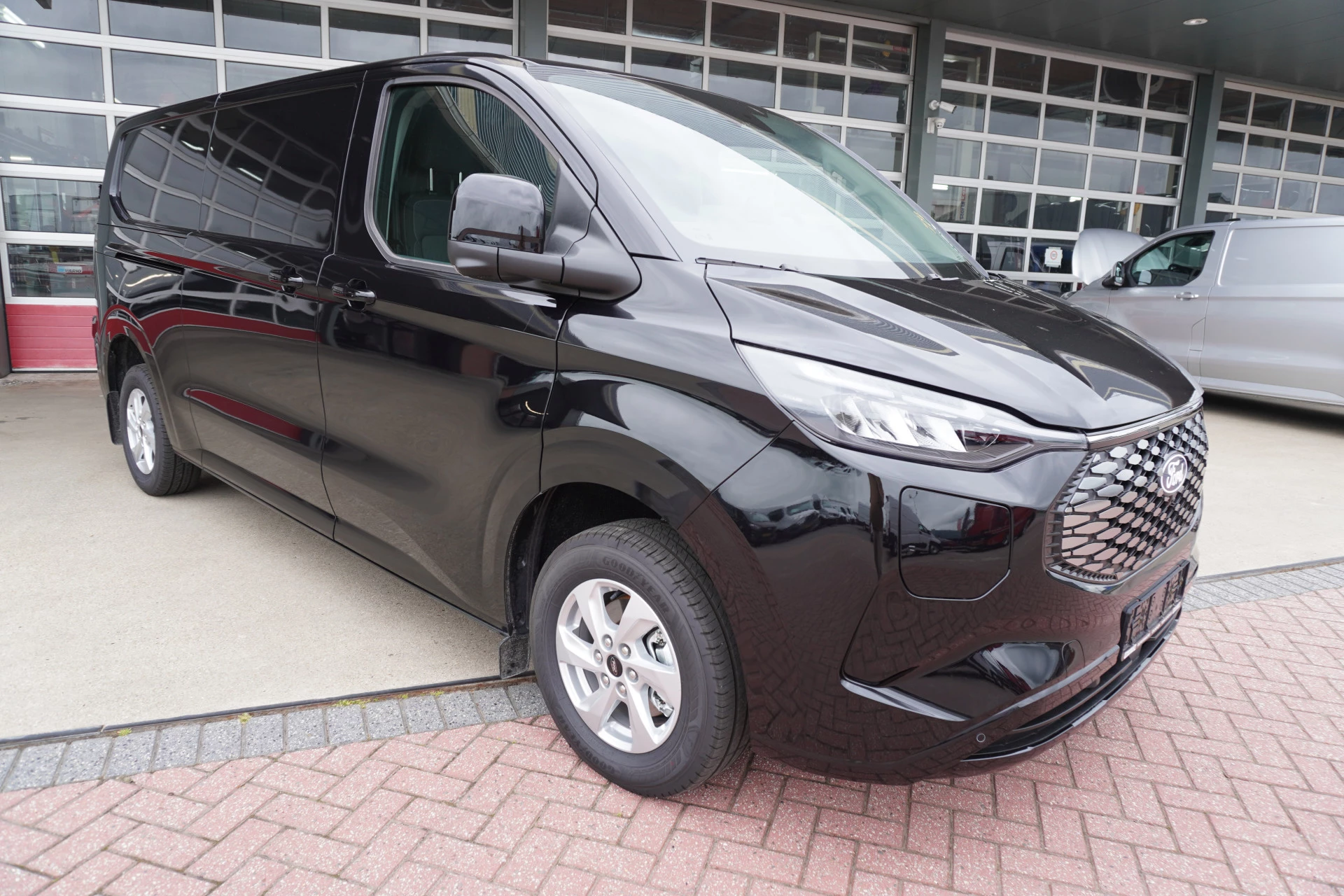 Ford E-Transit 2026 - Cust. 340 L2H1 Limited 71 kWh 218PK Automaat image 2