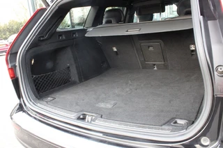 Volvo V60 2020 - 2.0 T5 R-DESIGN / Panorama dak / 250 PK obrazek 25