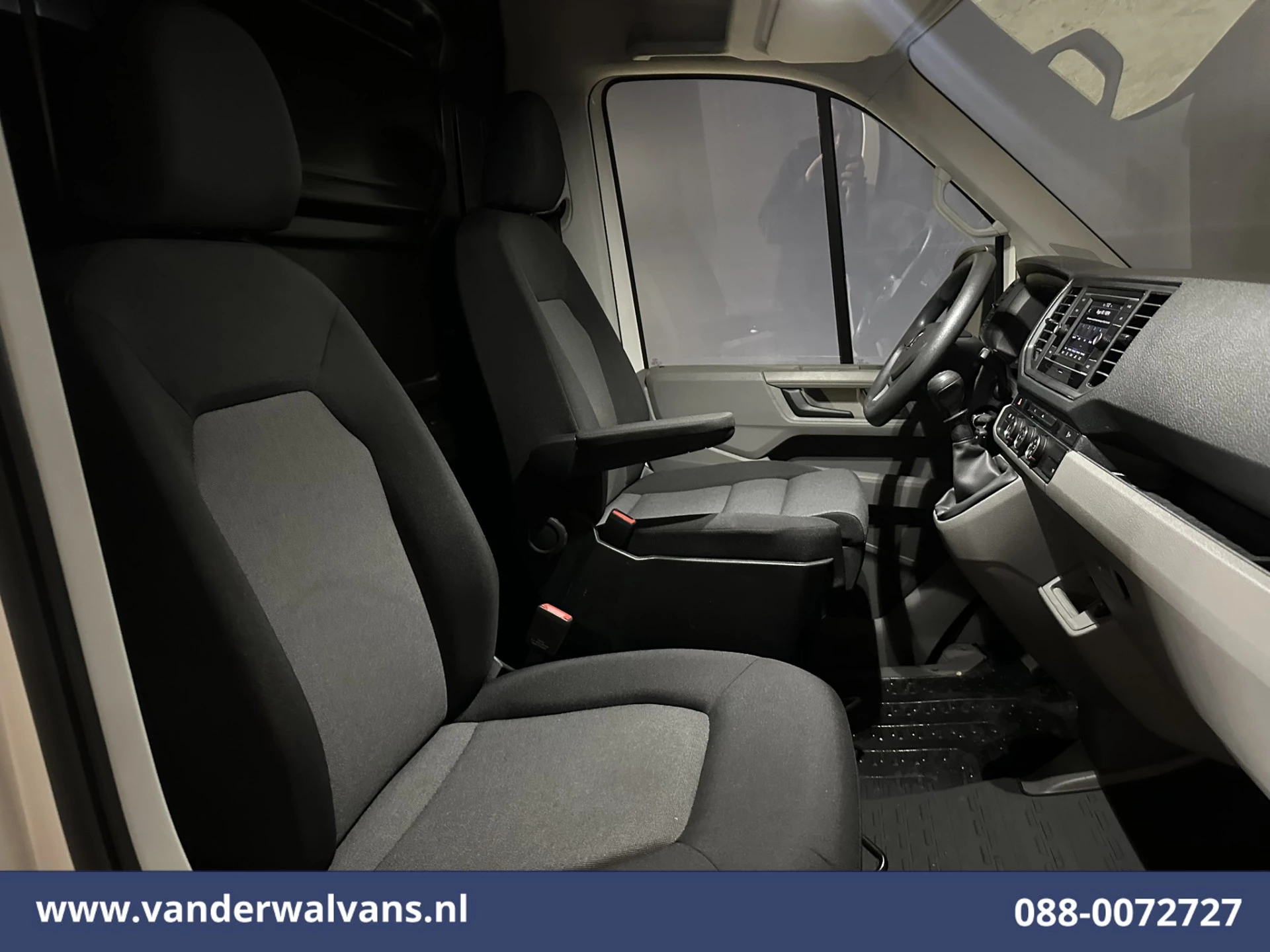 Volkswagen Crafter 2021 - 2.0 TDI 141pk L3H3 L2H2 Euro6 Airco | Camera | Apple Carplay | Android Auto | Cruisecontrol | Massagestoel image 14