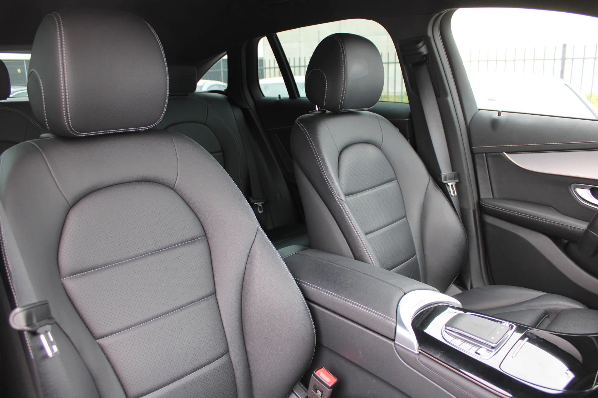 Mercedes-Benz EQC 2023 - 400 4MATIC 80 kWh LEDER KEY-LESS GO CARPLAY afbeelding 13