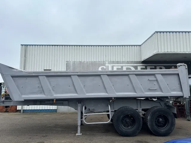 CIF 1999 - 2 Axle Steel Tipper , Spring Suspension , Drum Brakes imagem 2
