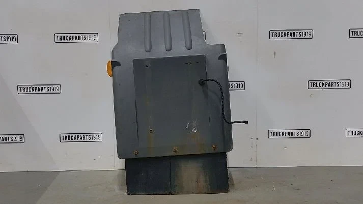 DAF - Body & Chassis Parts Spatbord voor Li. DAF LF image 1