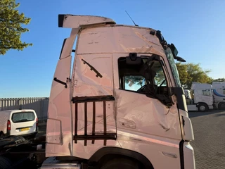 Volvo FH 2023 - FH5-460 / ENGINE RUNNING / !! 259596 KM !! / NL TRUCK / VEB+ / DAS / LIFT+LENKACHSE / PTO / I-PARKCOOL / FULL-AIR / AUTOMATIC / EURO-6 / 2023 bild 7