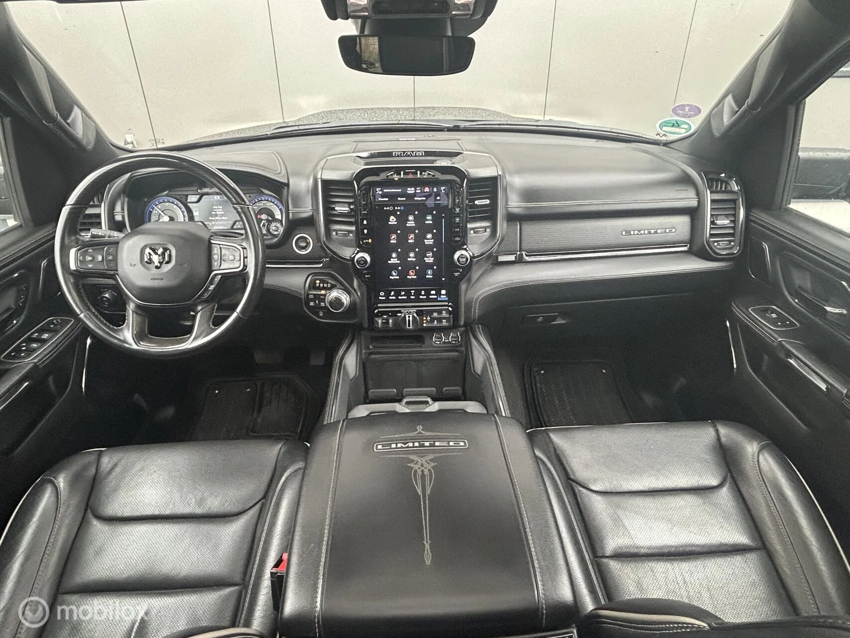 Dodge Ram 1500 2022 - 4X4 5.7 V8 4x4 Crew Cab Limited obrázek 16