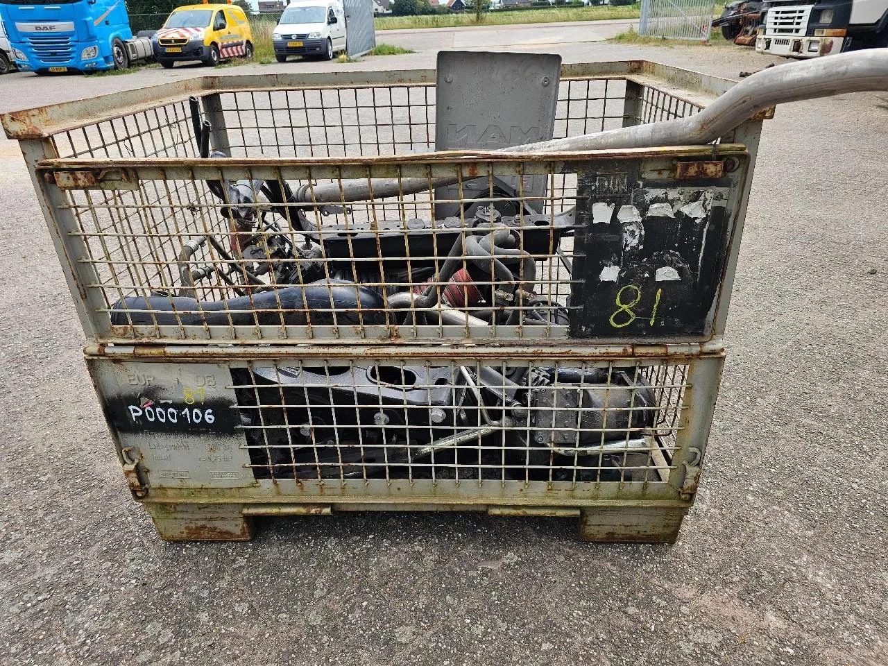 MAN Box with truck parts изображение 4