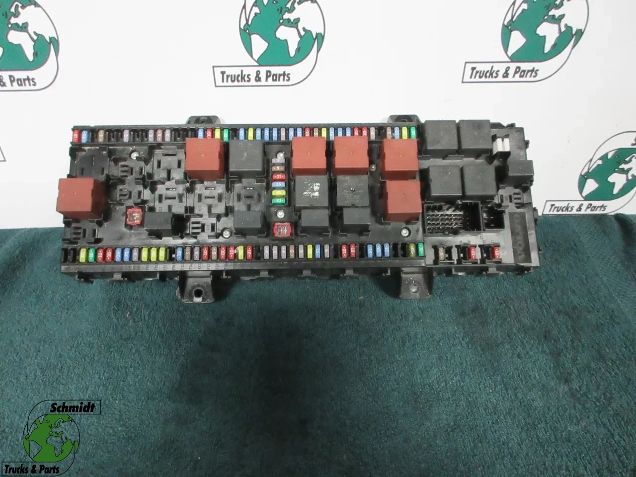 Volvo - 22619999-P02 VMCU/FRC MODULEN ZEKERINGSKAST FH 460 EURO 6 afbeelding 1