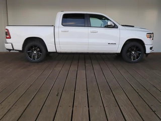 Dodge Ram 1500 2020 - 5.7 V8 4x4 Crew Cab Laramie Night zdjecie 27