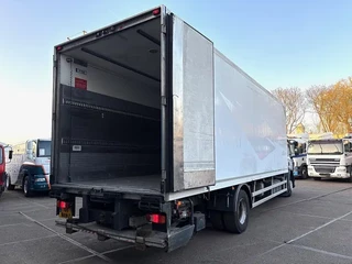 Renault 19 2014 - D D320 SLEEPERCAB 4x2 LAMBERET / THERMOKING (EURO 6 / RETARDER / AUTOMATIC GEARBOX / AIRCONDITIONING) obrazek 6