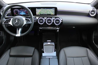 Mercedes-Benz A-Klasse 2023 - 250e AUT8 Luxury Line (FACELIFT) PANORAMADAK LEDER SFEER DISTRONIC KEY-LESS GO afbeelding 2 miniatuur