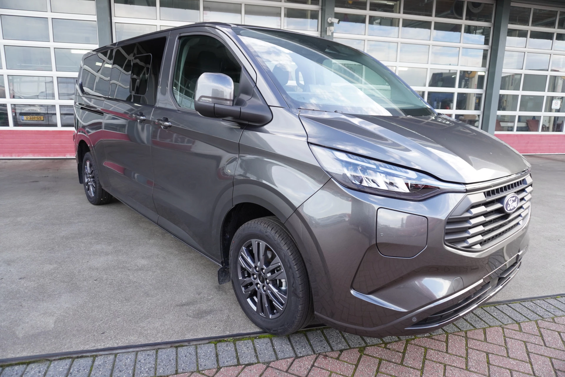Ford Transit Custom 2025 - 320L 2.5 PHEV 233PK L2H1 Limited 8 Persoons PHEV Automaat imagen 2