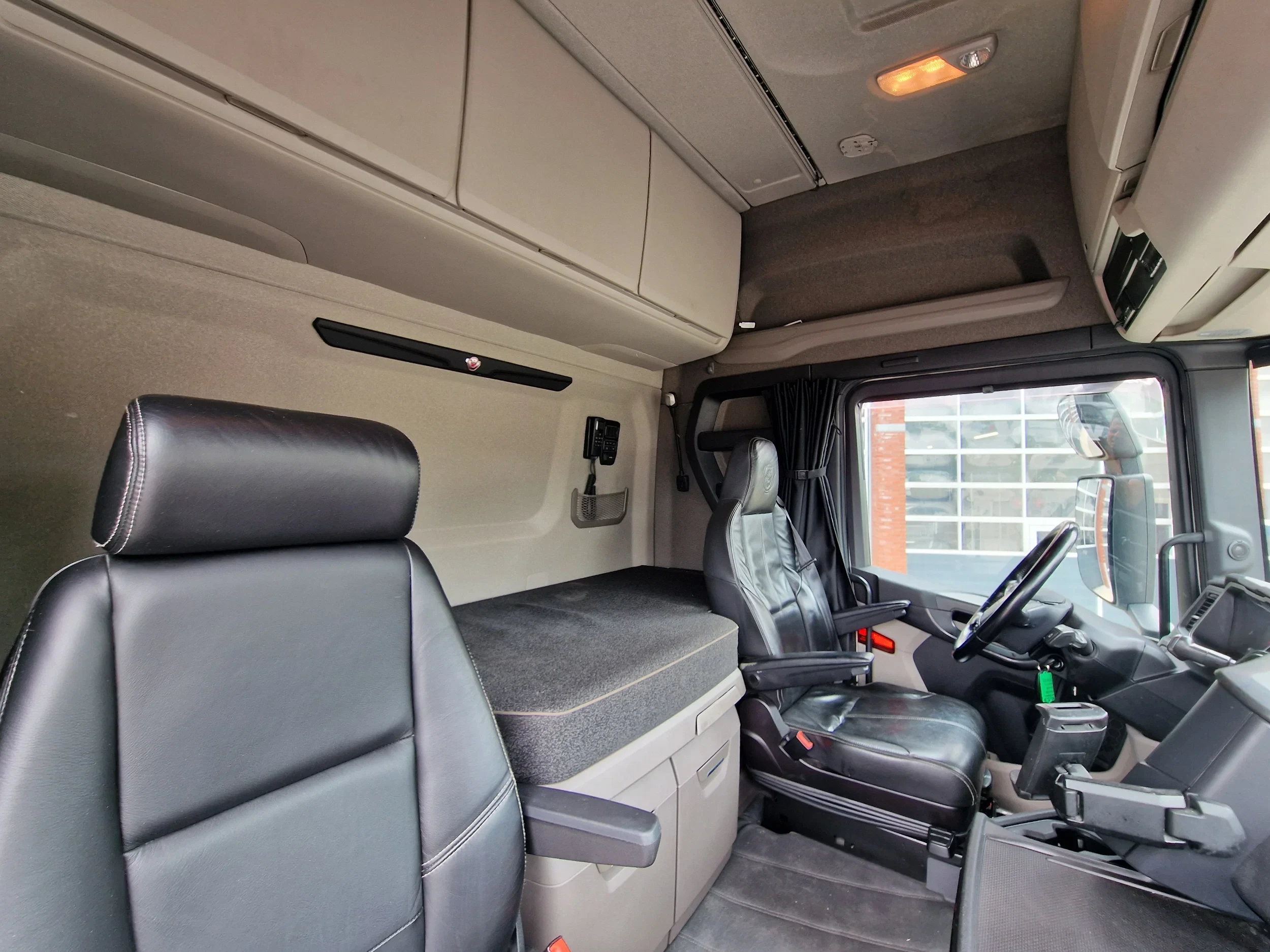 Scania S 2023 - 590S V8 NGS 6X4 - retarder - full air - leather - WB 315 - frigo afbeelding 25