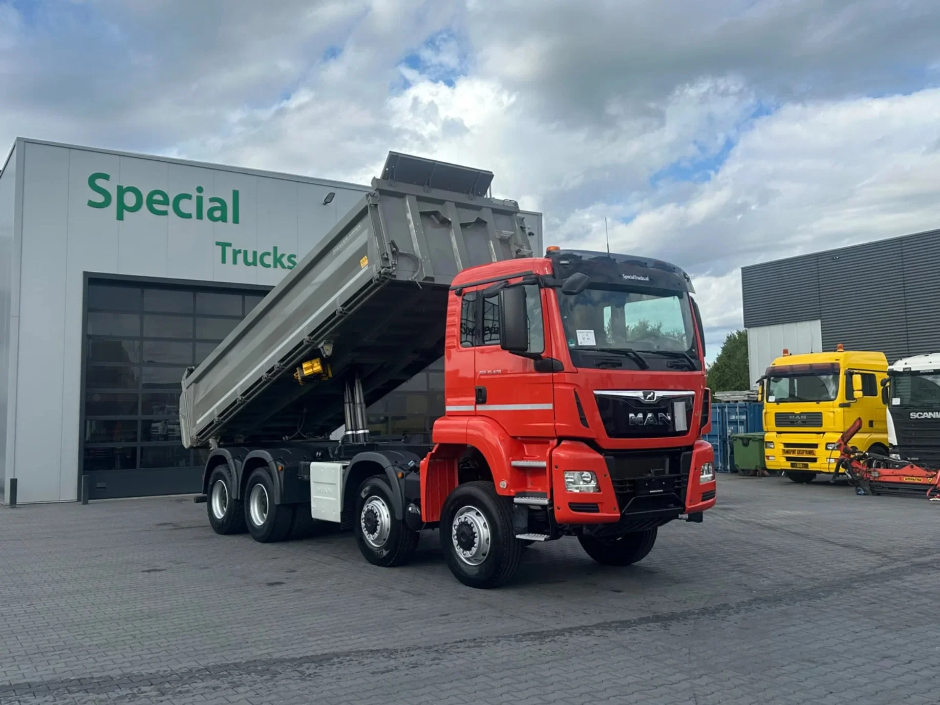 MAN TGS 2020 - 35.470 8x8 / Euro 6D / 3 Way Meiller kipper / Only 80.417 km ! afbeelding 1
