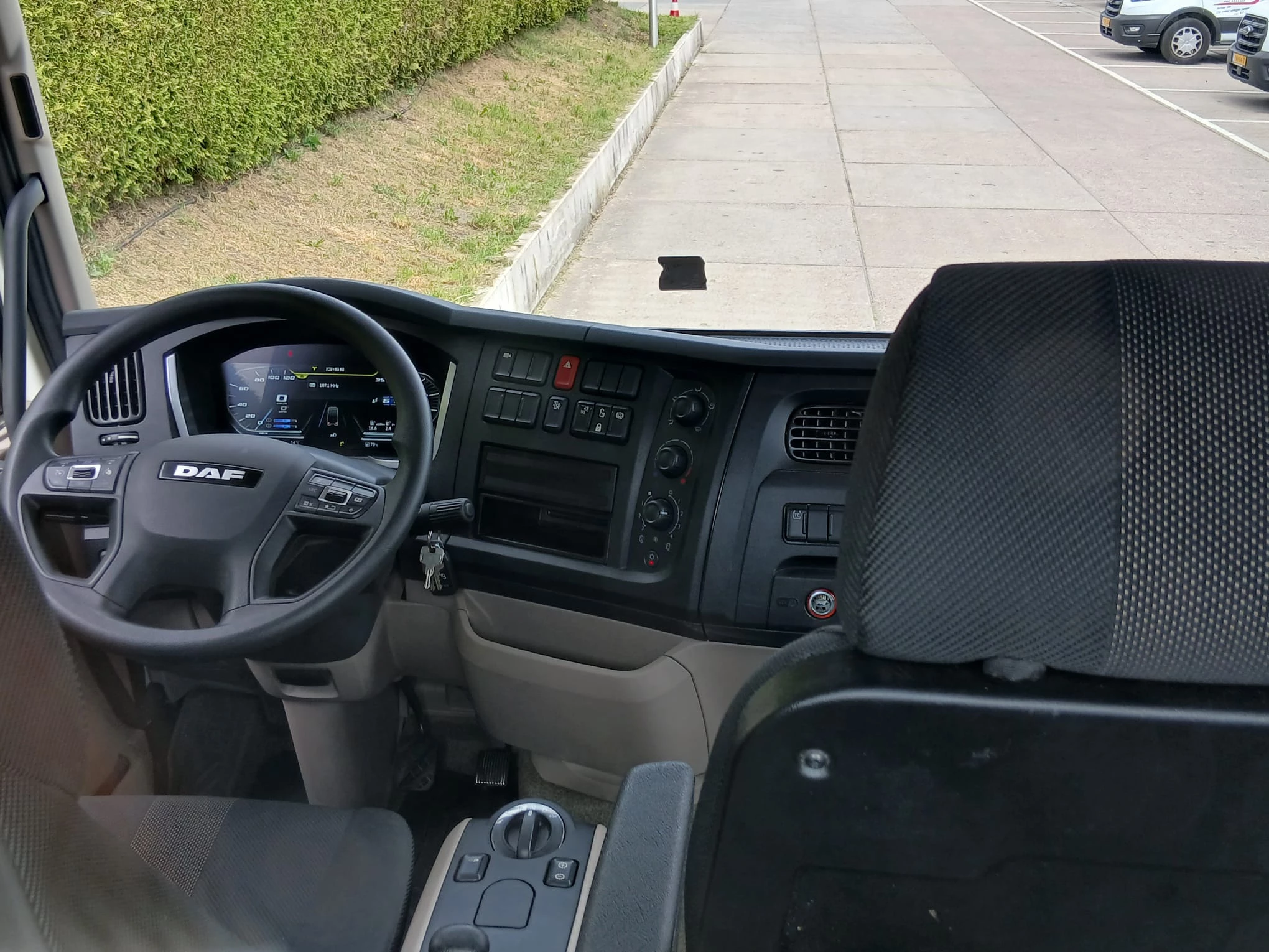 DAF XB 210 2024 - trekker / semi-dieplader oplegger 10,5 m. imagen 10