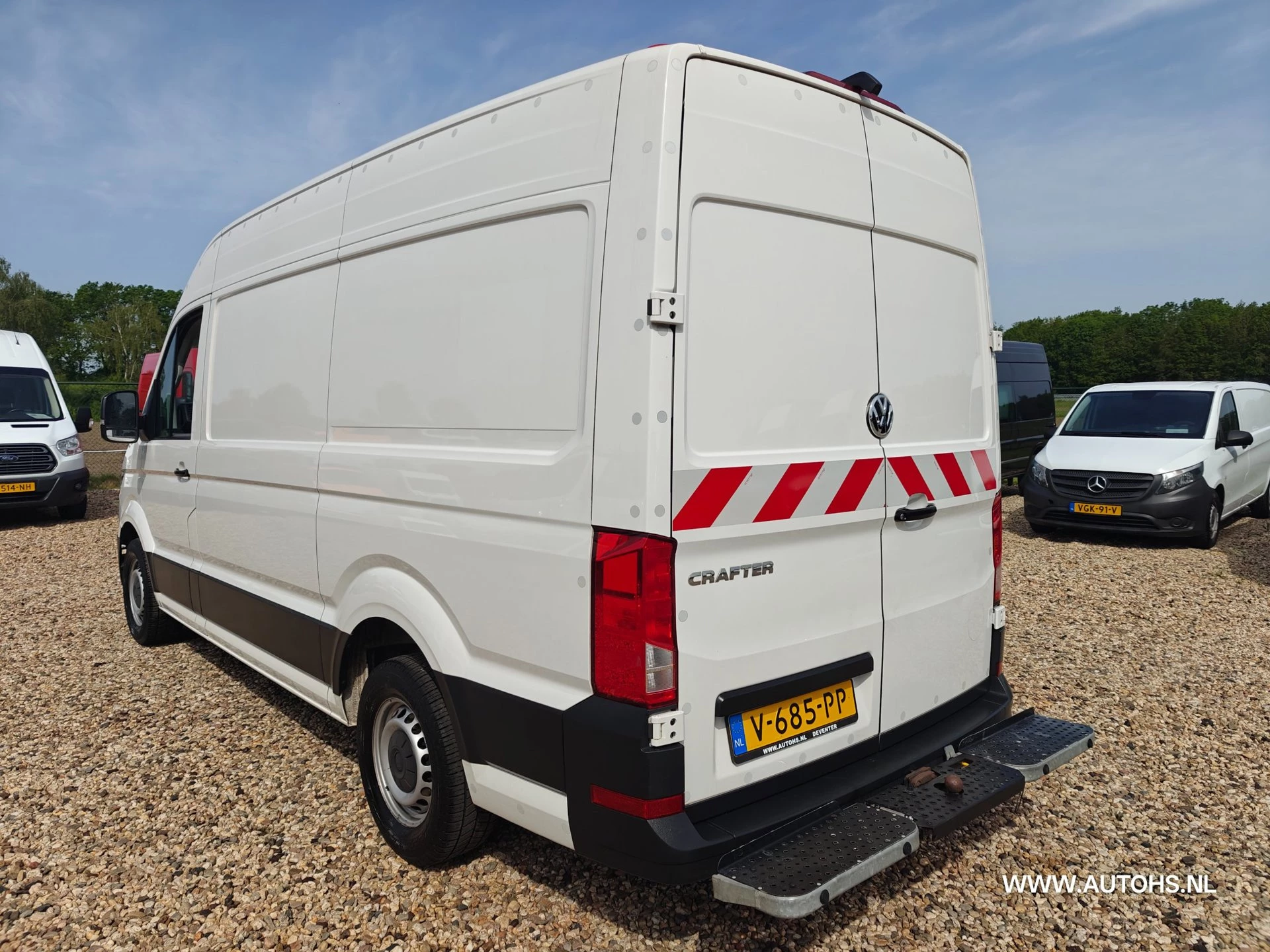 Volkswagen Crafter 2018 - 35 2.0 TDI L3H3 EL Highline ,Euro 6 , 1e Eig. 3000 KG trekkracht , Lage km , cruise , camera. image 3