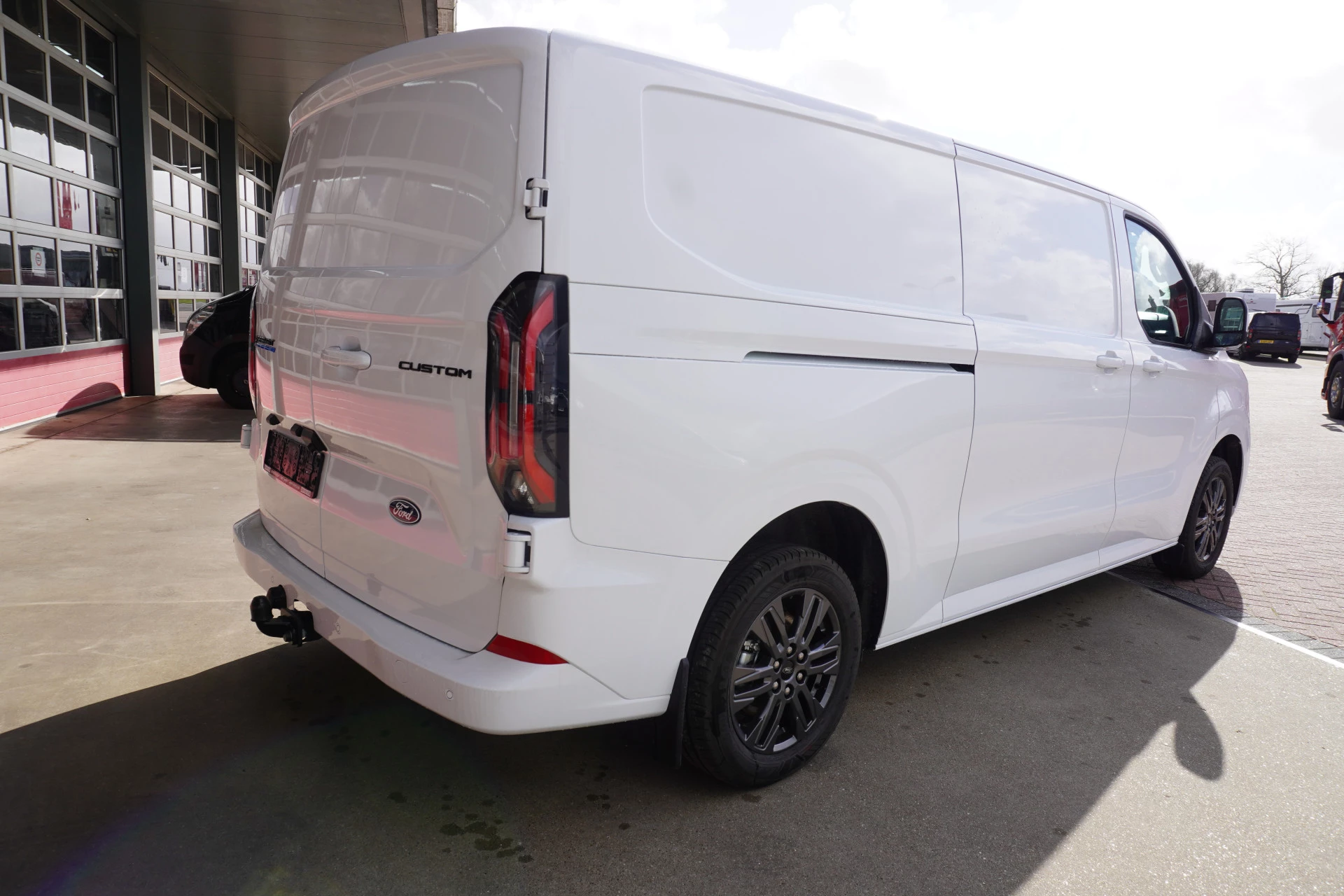 Ford E-Transit 2026 - Cust. 320L L2H1 Limited 65 kWh 160KW/218PK Automaat met POWERPACK Bild 4