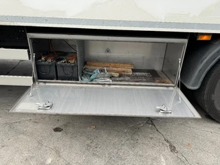 Mercedes-Benz Antos 2018 - 1924 - 3 UNITS! - 4X2 + EURO 6 + DHOLLANDIA LIFT image 8