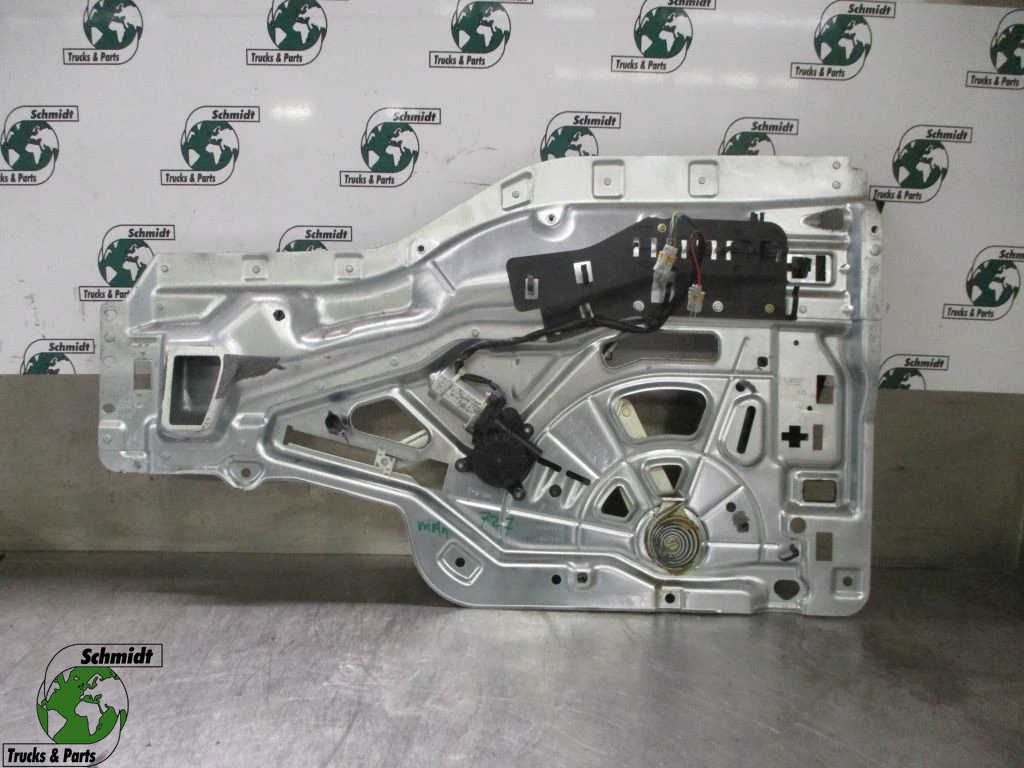 MAN - 81.62645-6052/81.62645-6024 DEURFRAME+RAAMMOTOR imagen 1
