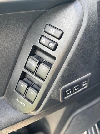 Toyota Land Cruiser 2018 - 2.8 D-4D-F Executive Window Van obrazek 11