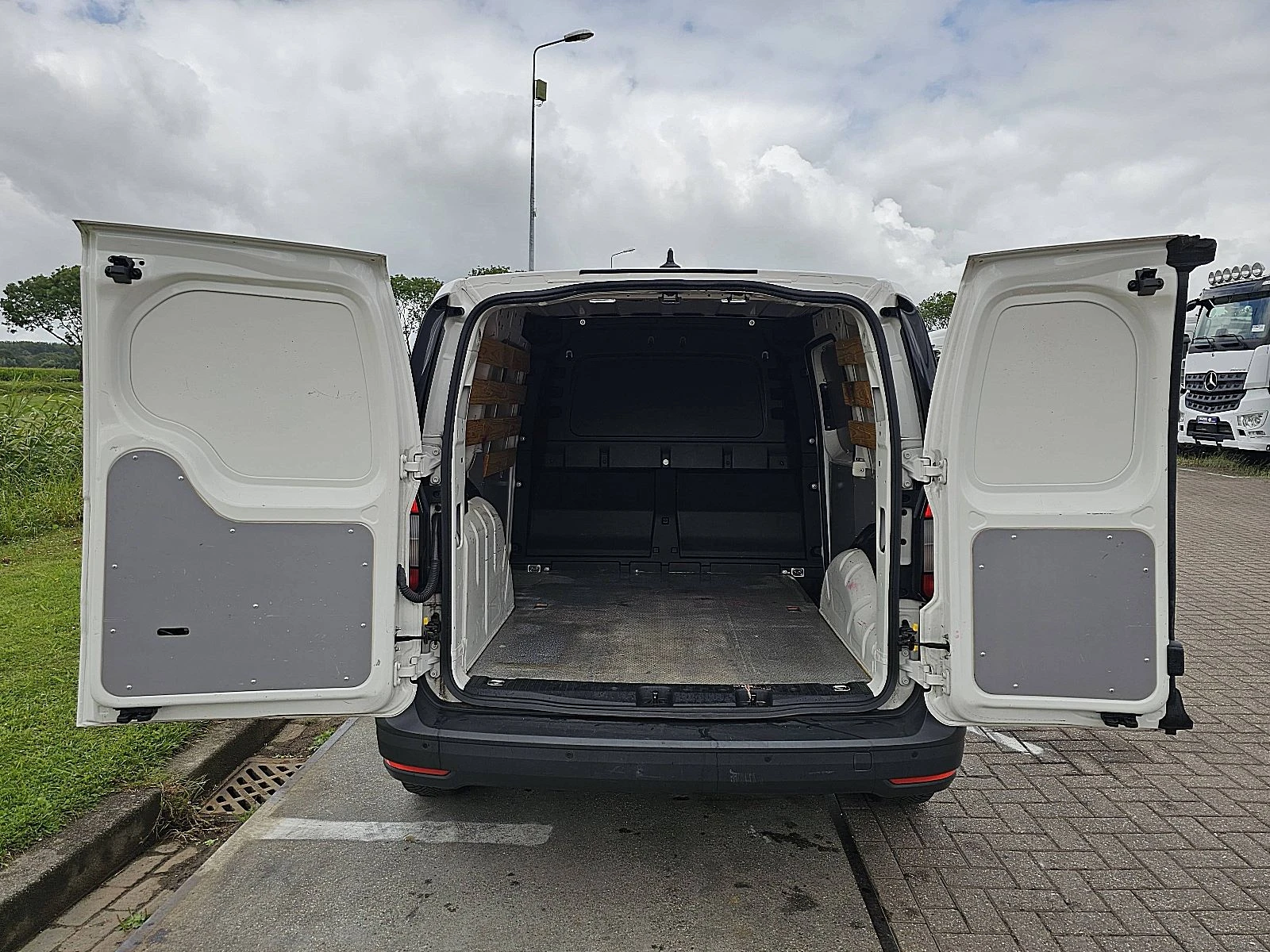 Volkswagen Caddy 2021 - 2.0 изображение 10