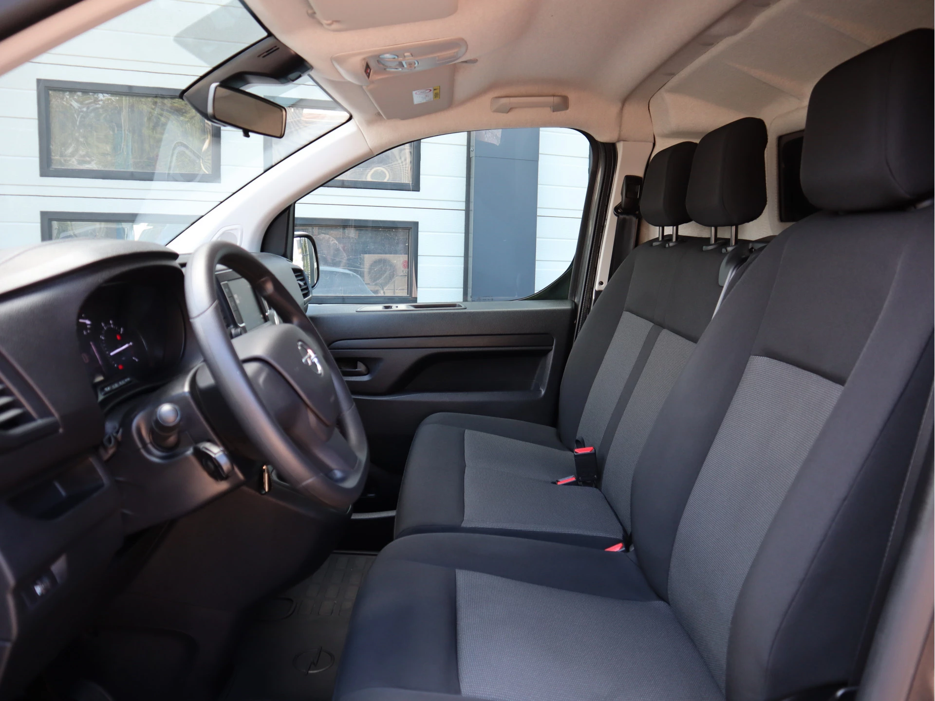 Opel Vivaro 2023 - 1.5 BlueHDi 102pk Euro 6 - Extra Lang L3 - Trekhaak - Camera image 9