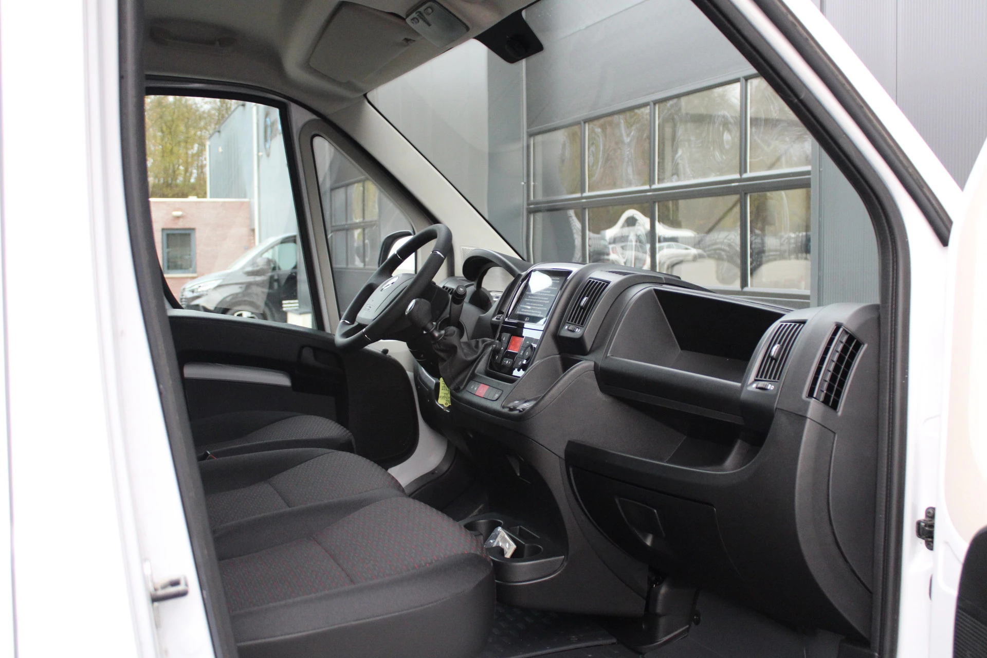 Opel Movano 2024 - 33 2.2 CDTI 140pk L2H2 - Airco - Camera - Cruise - Blind Spot - 270 deuren - Rijklaar zdjęcie 17