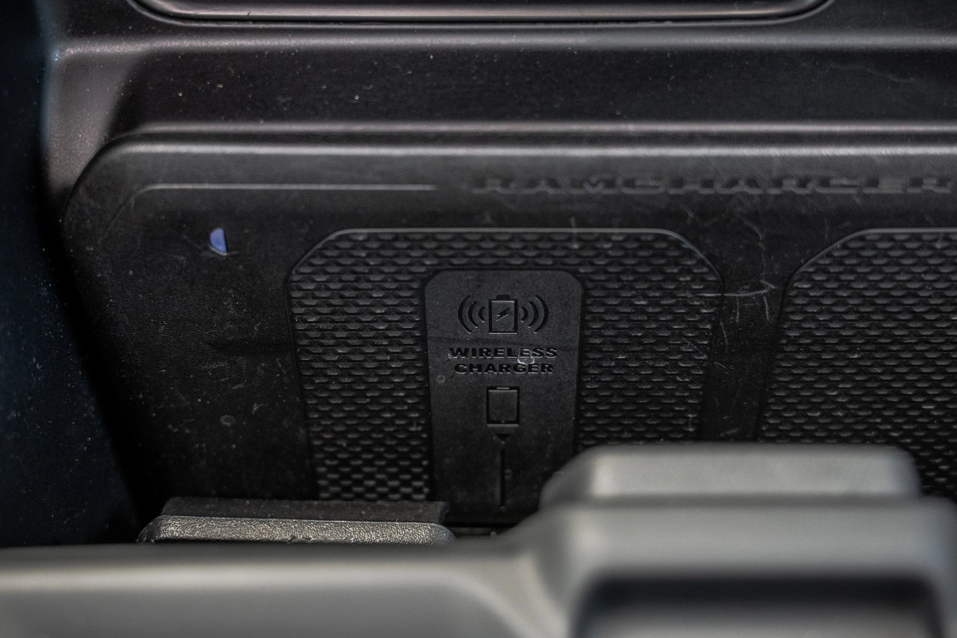 Dodge Ram 1500 2024 - 1500 LIMITED 5.7L V8 | 1e Eigenaar | Head up | Luchtvering | Rambox | Split Tailgate | Pano | Harman / Kardon zdjęcie 34