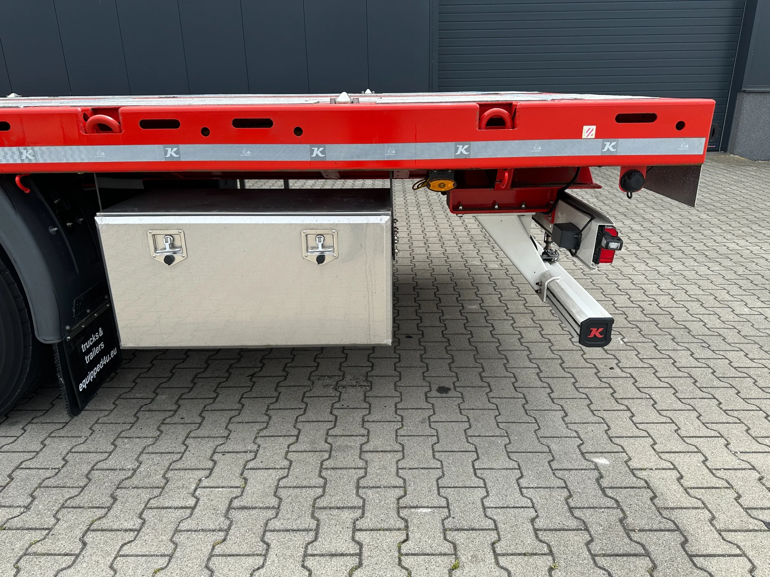 KAESSBOHRER 2026 - new and unused Heavy-Duty flatbed / 690cm extendable / steering axle / lift axle / twistlocks / timberstakes / NL-trailer / APK: 04-2027 Bild 26
