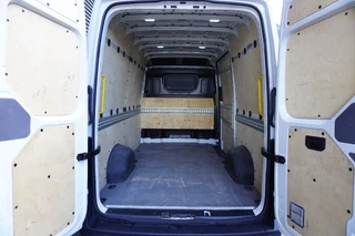 Volkswagen Crafter 2020 - 140pk Automaat L3H3/L2H2 Apple carplay Camera parkeersensoren Cruise control Navigatie 3-Zits image 3 thumbnail