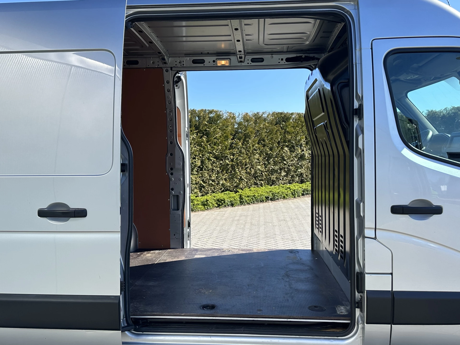 Renault Master 2021 - T35 2.3 dCi 135 PK / L2H2 / 1e EIG. / TREKHAAK / 2x SCHUIFDEUR / CAMERA / AIRCO / CRUISE / BLIND SPOT Bild 10
