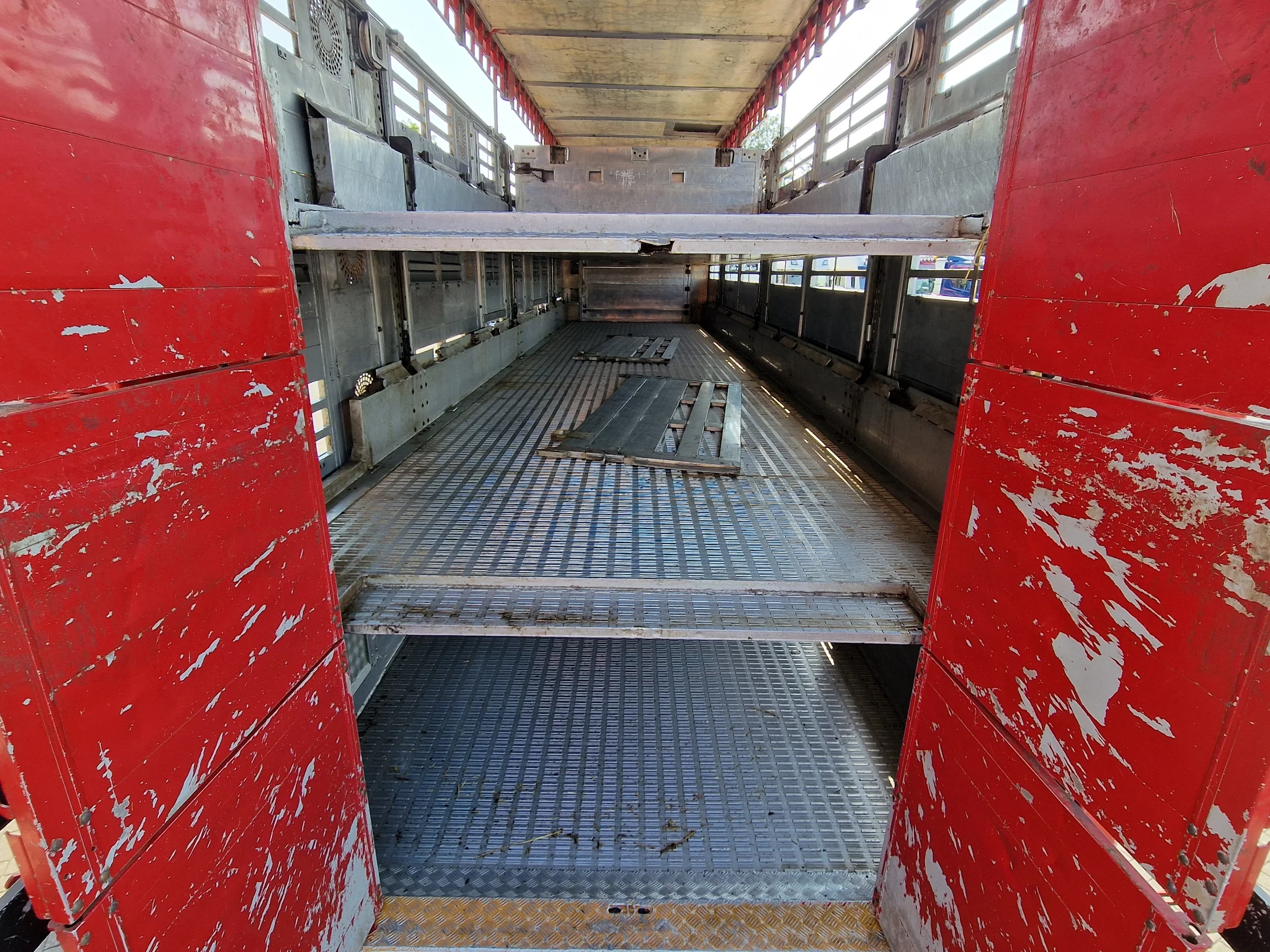 Finkl 2009 - SAV35 - 3/3 deck livestock - Ventilation - Lifting floors - Lifting roof obrázek 33