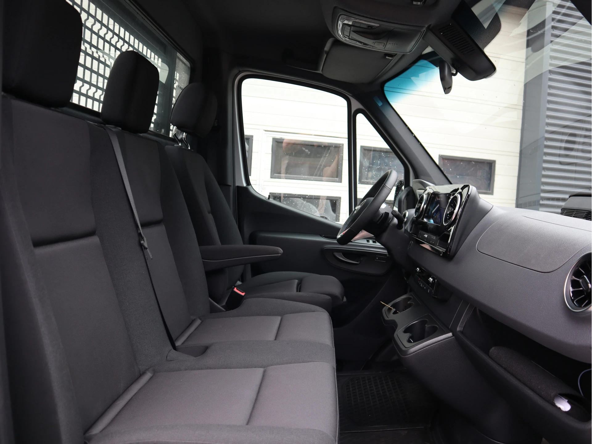 Mercedes-Benz eSprinter 2025 - 320 81kWh L3 Open Laadbak 430 cm - Select - MBUX - Camera afbeelding 9