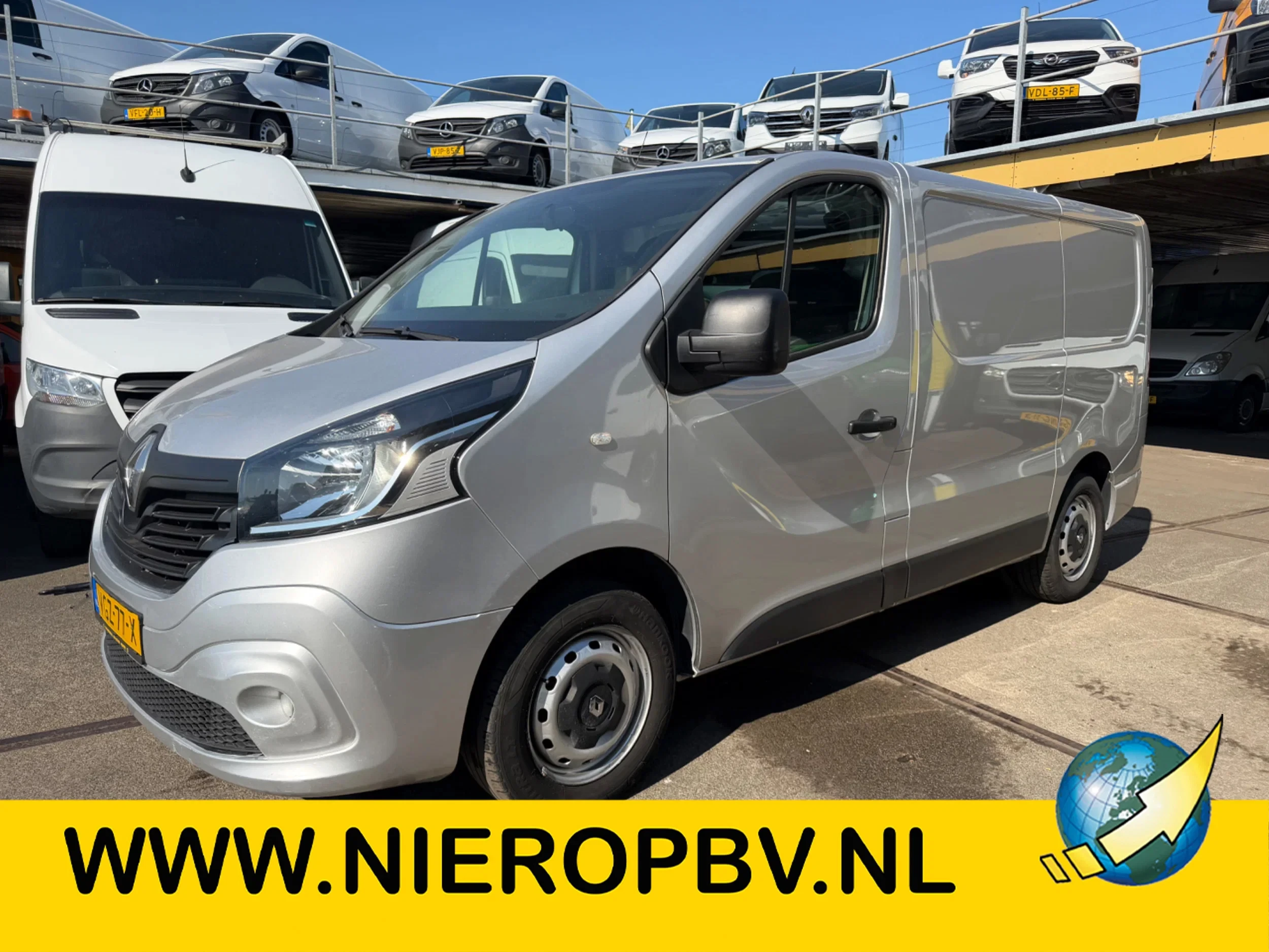 Renault Trafic 2016 - 1.6DCI L1H1 Airco Navi Cruisecontrol EURO 6 MOTOR SCHADE afbeelding 1