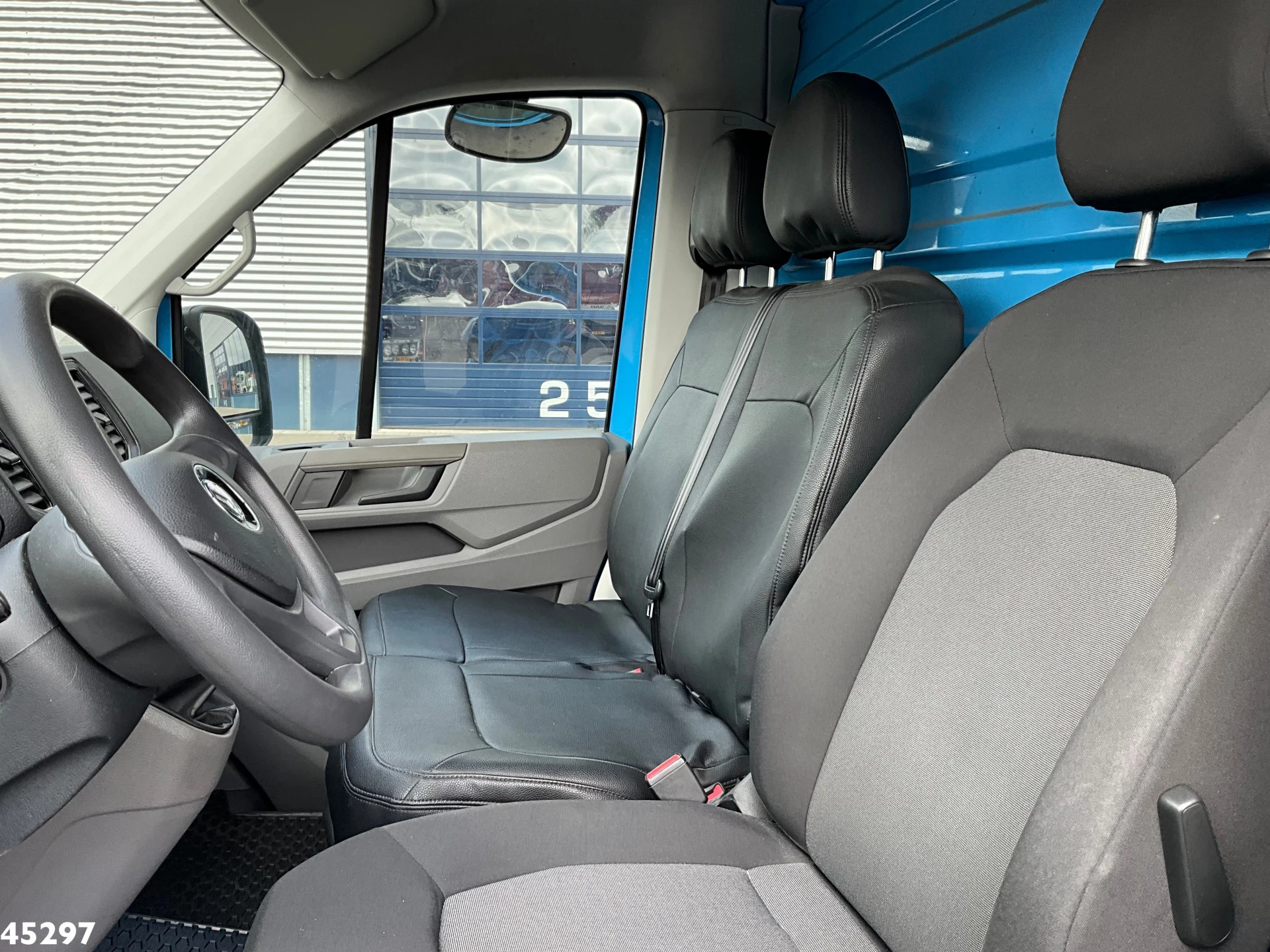 Volkswagen Crafter 2019 - 35 2.0 TDI met Nieuwe Oprijcarrosserie afbeelding 10