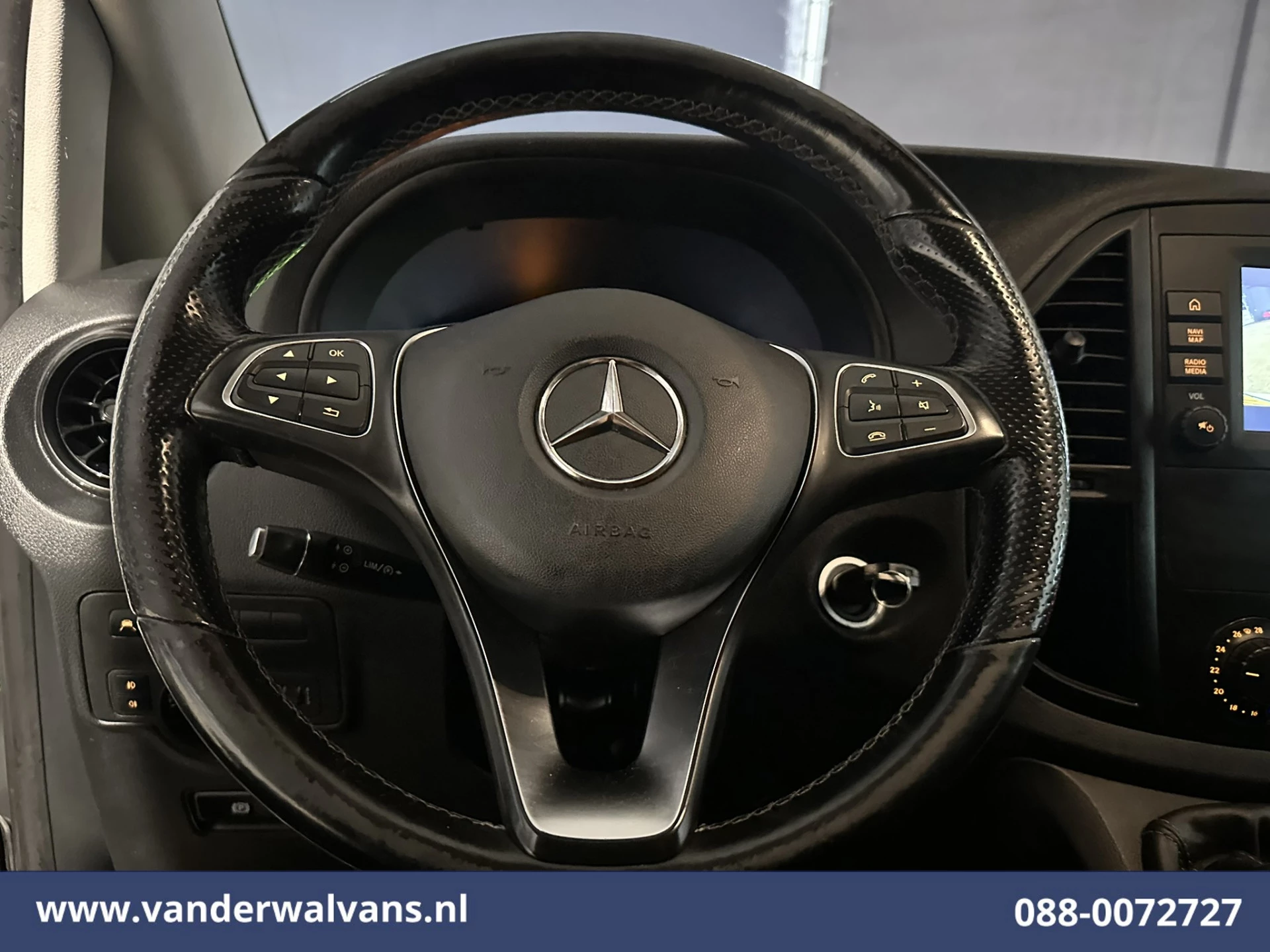 Mercedes-Benz Vito 2021 - 114 CDI 136pk L2H1 Euro6 Airco | Camera | Navigatie | Cruisecontrol | Apple Carplay image 4