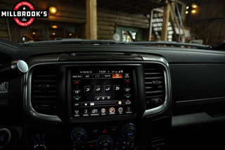 Dodge Ram 2016 - 2500 limited 6.7L Cummins Black Edition obrazek 21