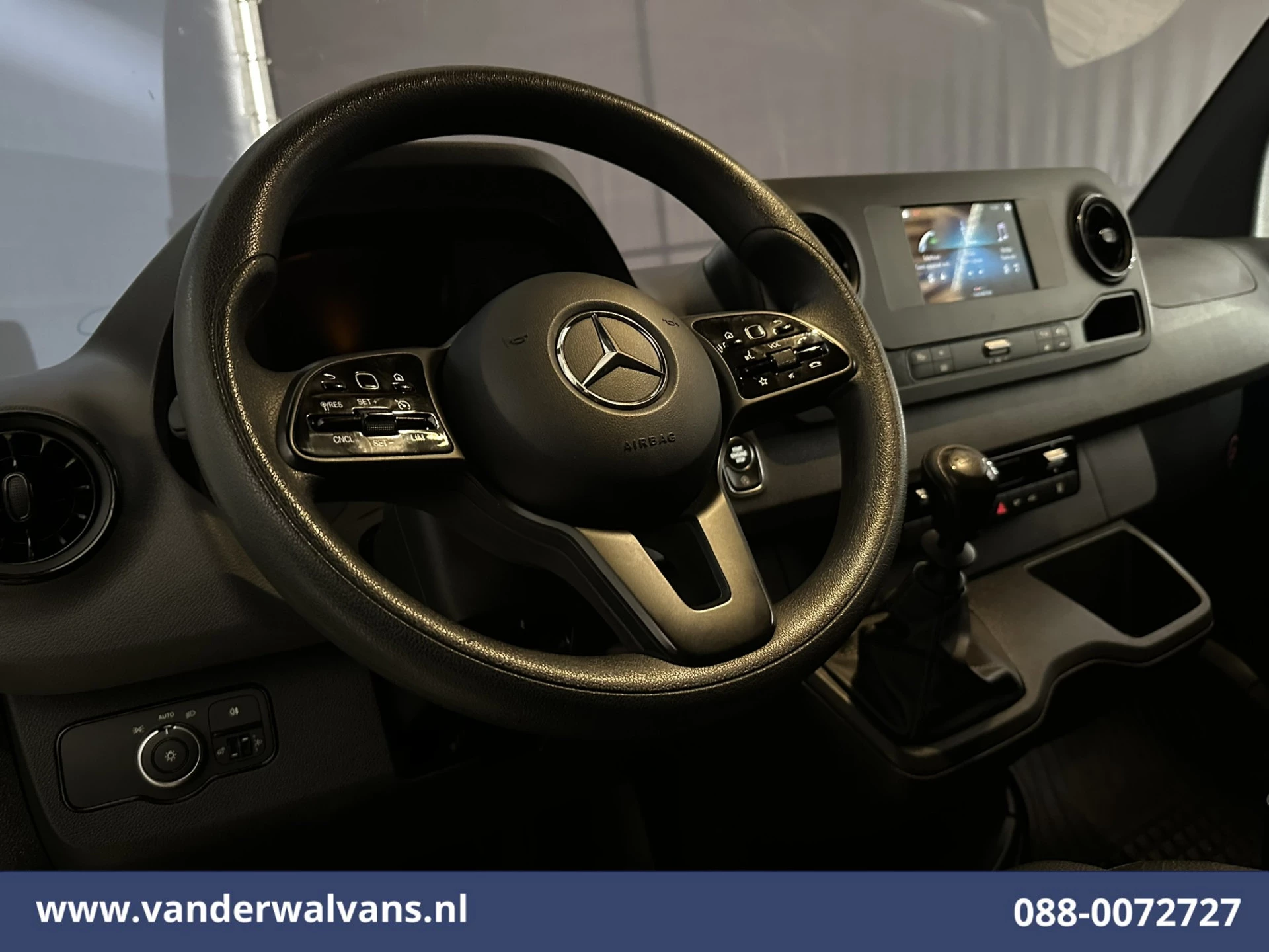 Mercedes-Benz Sprinter 2023 - 315 CDI 150pk L2H2 Euro6 Airco | Camera | Apple Carplay | Cruisecontrol | Chauffeursstoel | Leder immagine 16