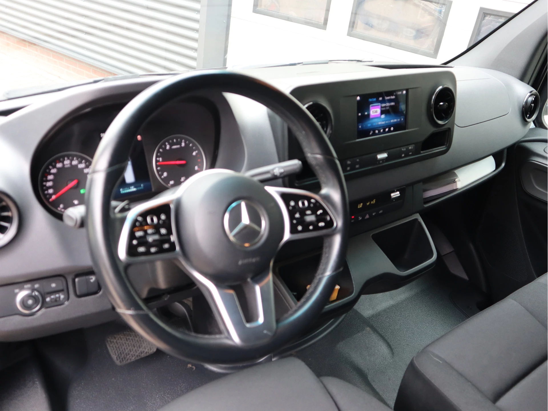 Mercedes-Benz Sprinter 2020 - 314 CDI Automaat Euro 6 - Bakwagen Laadklep - NL Auto - Mbux afbeelding 11