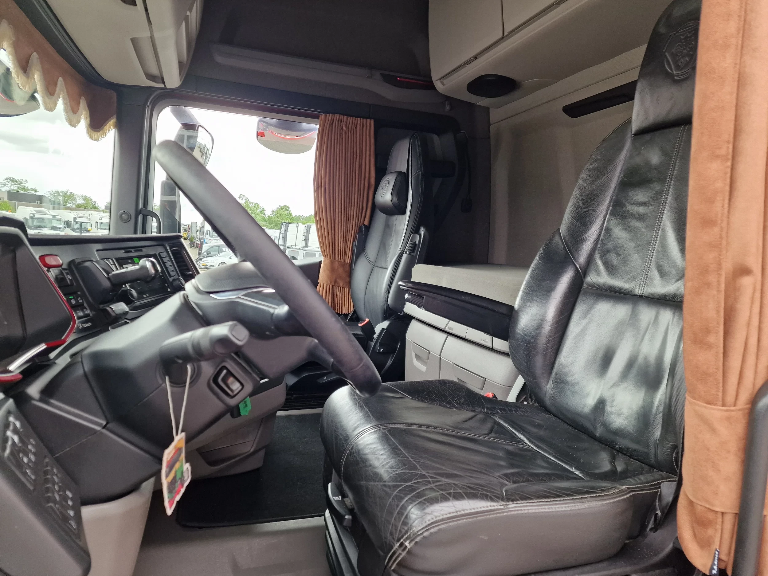 Scania R 2021 - R650 V8 NGS Highline 6x2 - Retarder - Full air - 3.15 WB - Leather image 10