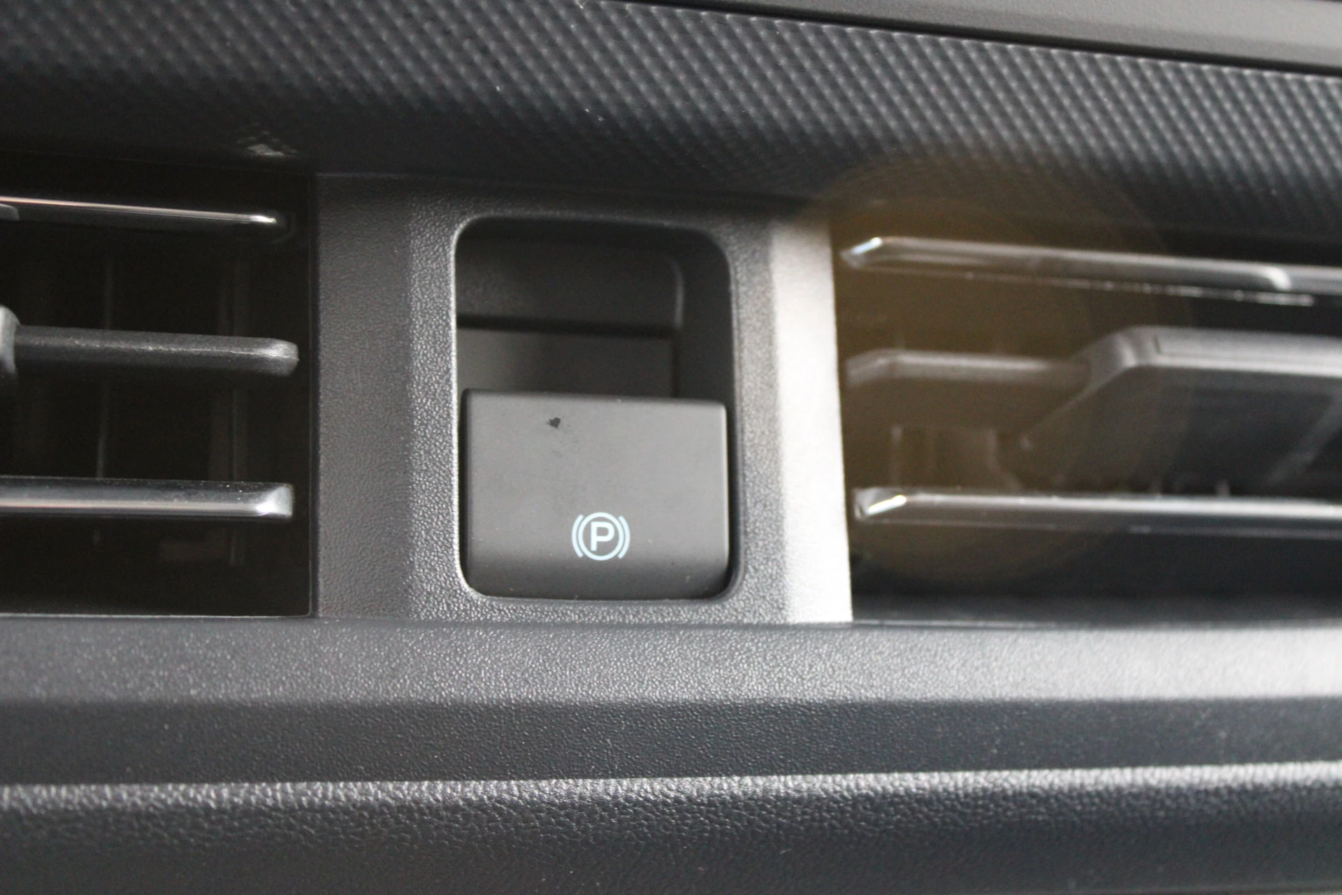 Ford E-Transit Custom 2025 - 340 L2H1 Limited 65 kWh 218pk - 2x Schuif - LED - 360 Camera - B&O - ACC - Navi - Stoel/Stuurverwarming - Rijklaar afbeelding 40