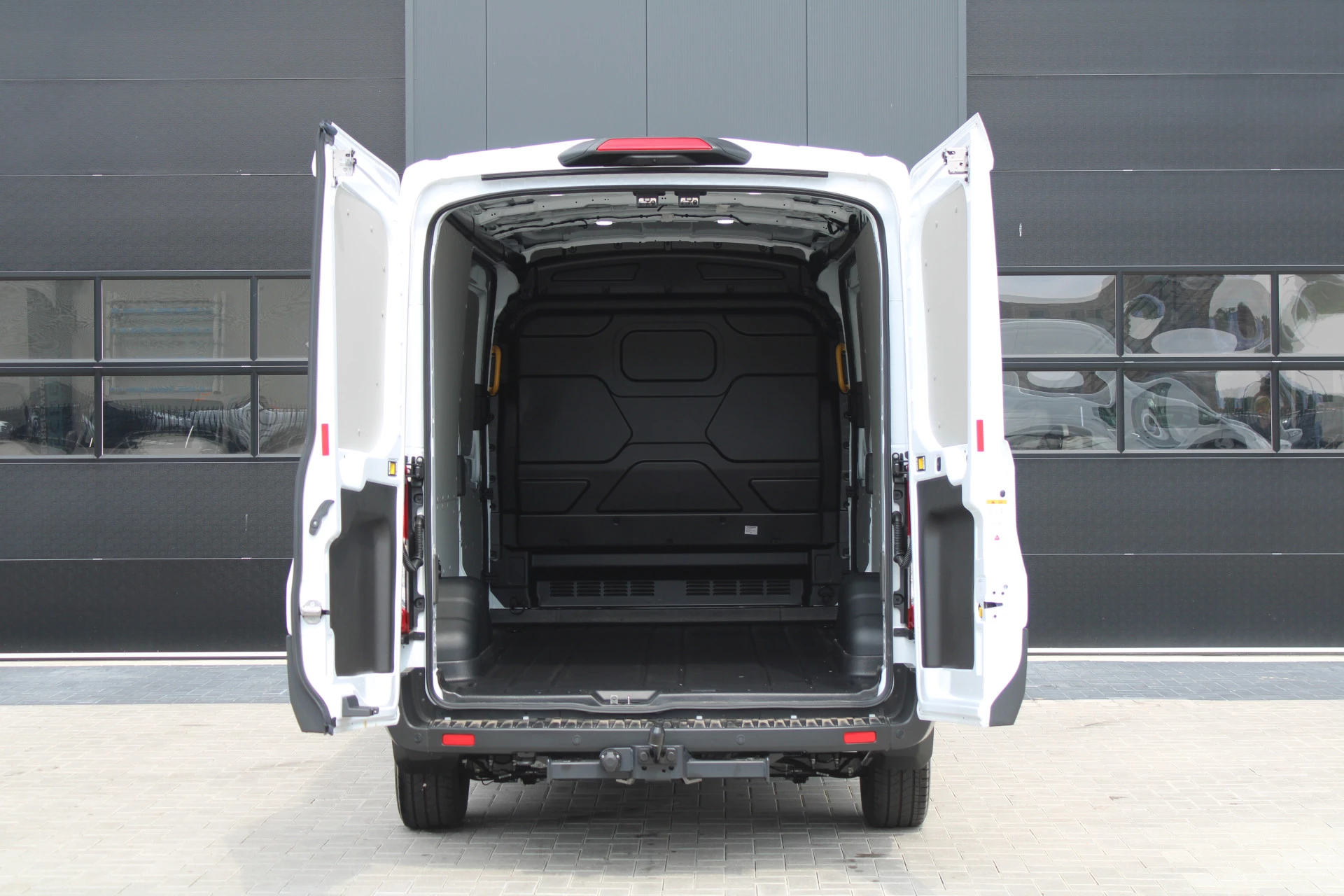 Ford Transit 2024 - 350 2.0 TDCI L3H2 Trend 130pk - Facelift - 2x Schuifdeur - 360 Camera - Trekhaak - ACC - Stoel & Stoelverwarming - Blind Spot - Navi - 270gr deuren - Rijklaar imagen 7