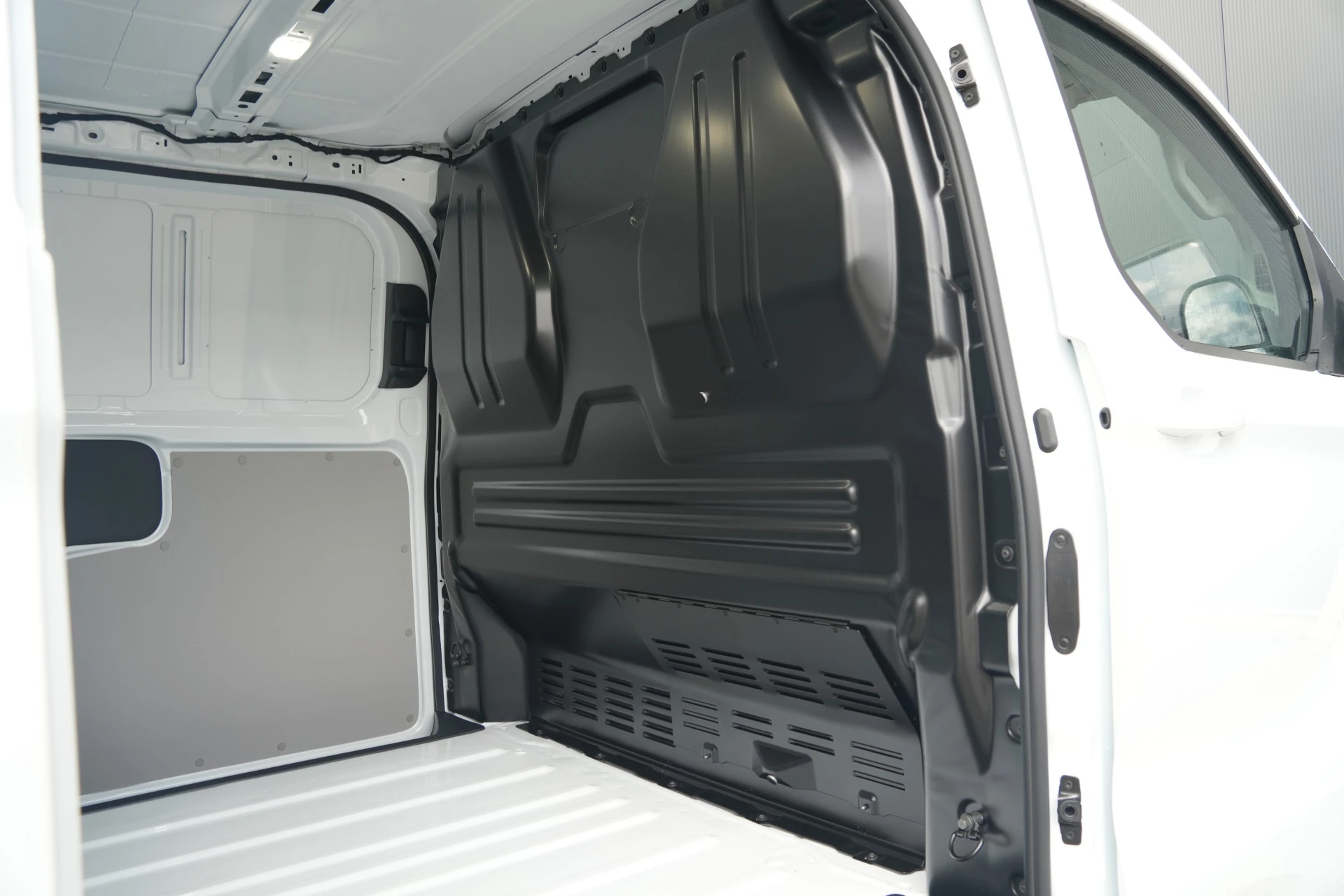 Ford E-Transit Custom 2026 - 320 L1H1 Limited 71 kWh 218pk - 2x Schuifdeur - Trekhaak - Camera - Carplay - Rijklaar obrázek 13