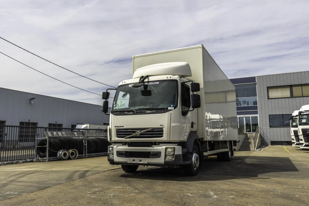 Volvo 240 2010 - FL (12T.) + DHOLLANDIA 2T. afbeelding 1