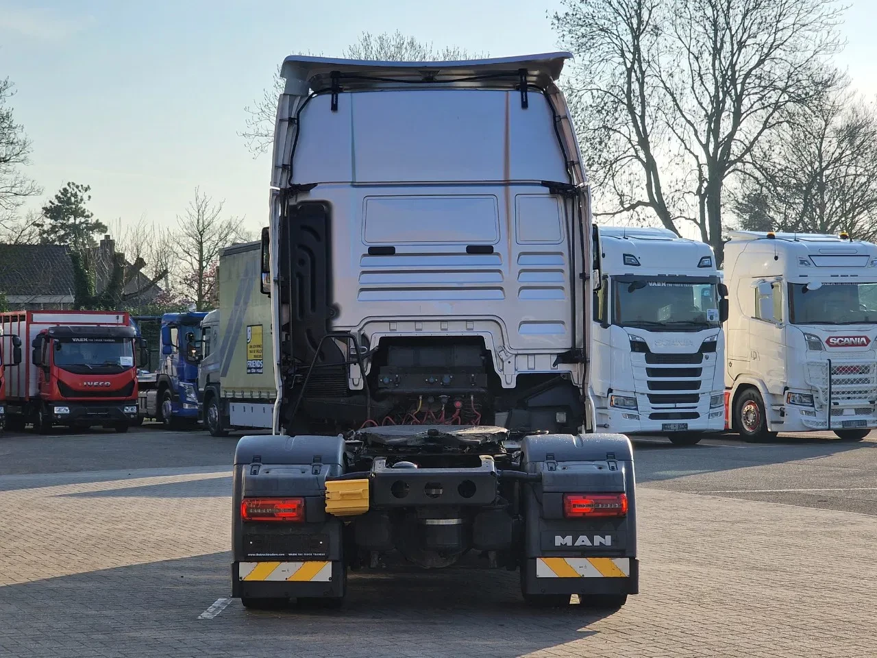 MAN TGX 2016 - 18.560 4x2 - Retarder - Night clima - Full air - 2x tank imagem 6