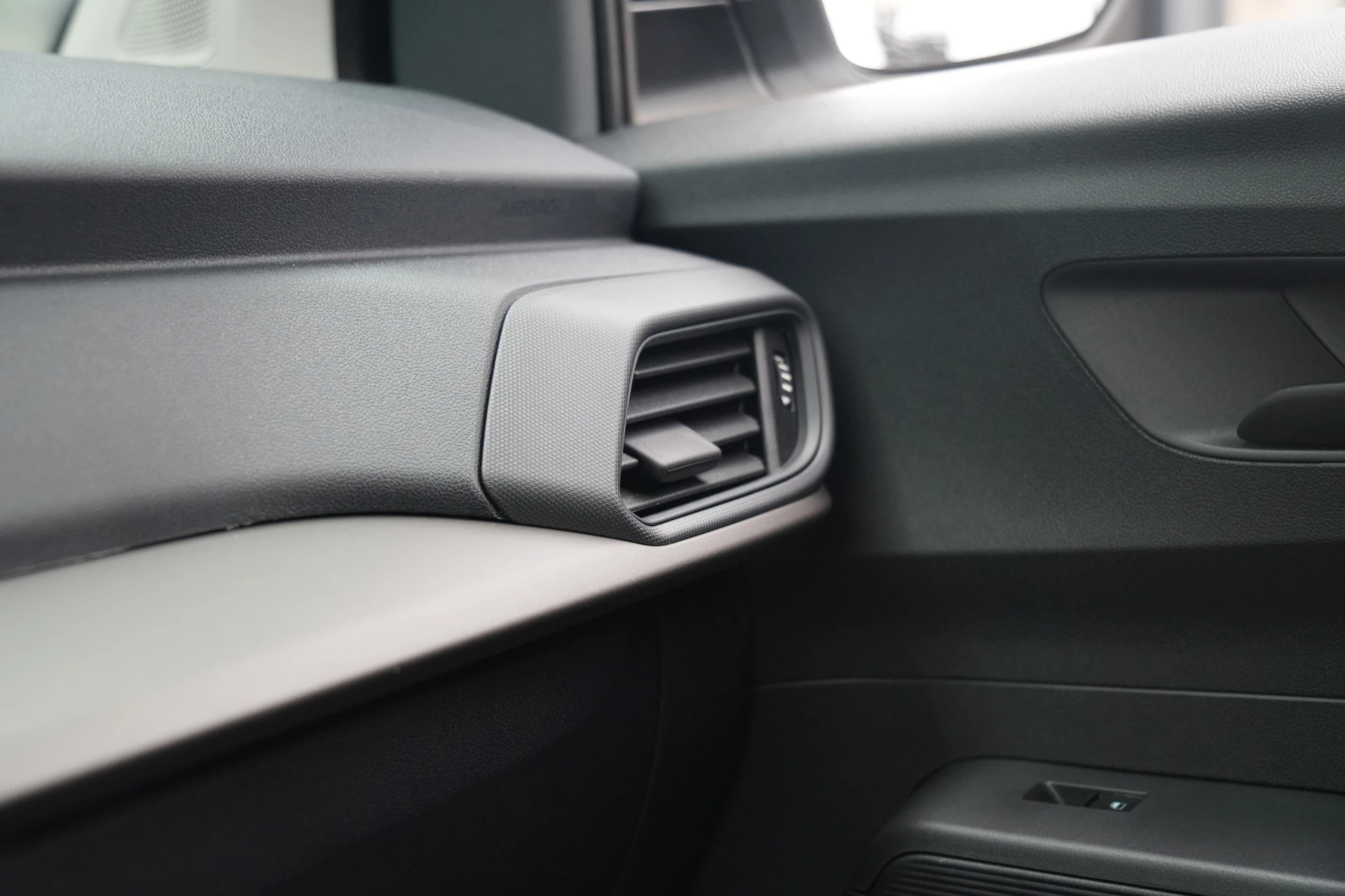 Ford E-Transit Courier 2026 - Trend 46 kWh 136pk - Stoel/Stuurverwarming - Camera - Cruise - Carplay/Android - Rijklaar Bild 36