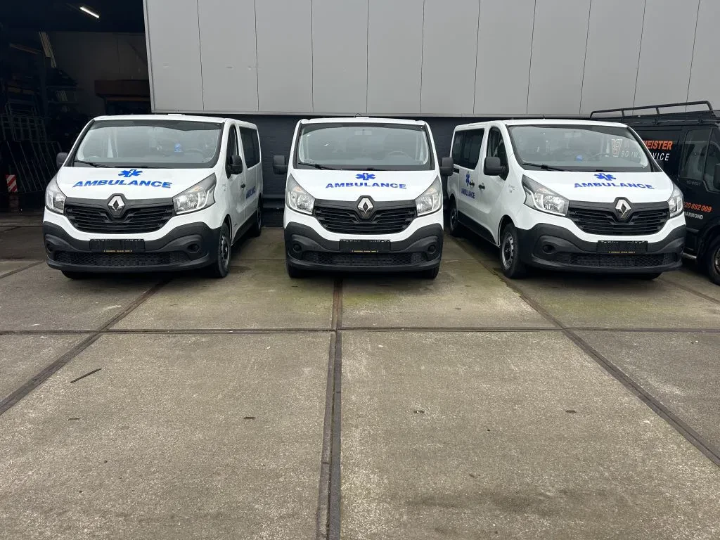 Renault Trafic - 1.6DCI L1H1 Ambulance UNUSED NIEUW Airco Cruisecontrol 3X Op Voorraad nieuw en on gebruikt Bild 4