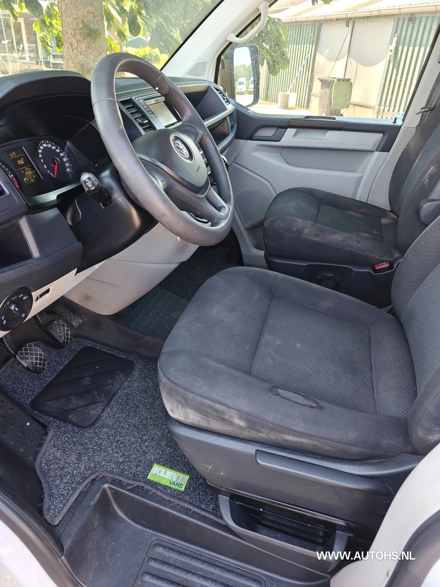 Volkswagen Transporter 2017 - 2.0 TDI L2H1 , EURO 6 , 150 PK , Airco , trekhaak, lengte bak 2.93 m. image 17